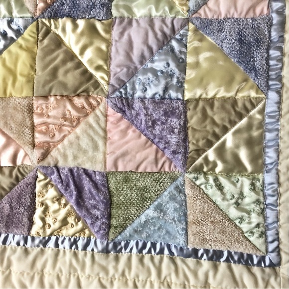 Kidsline Pastel ColorBlock Satin Baby Nursery Quilt + 2 Valance - Picture 5 of 13